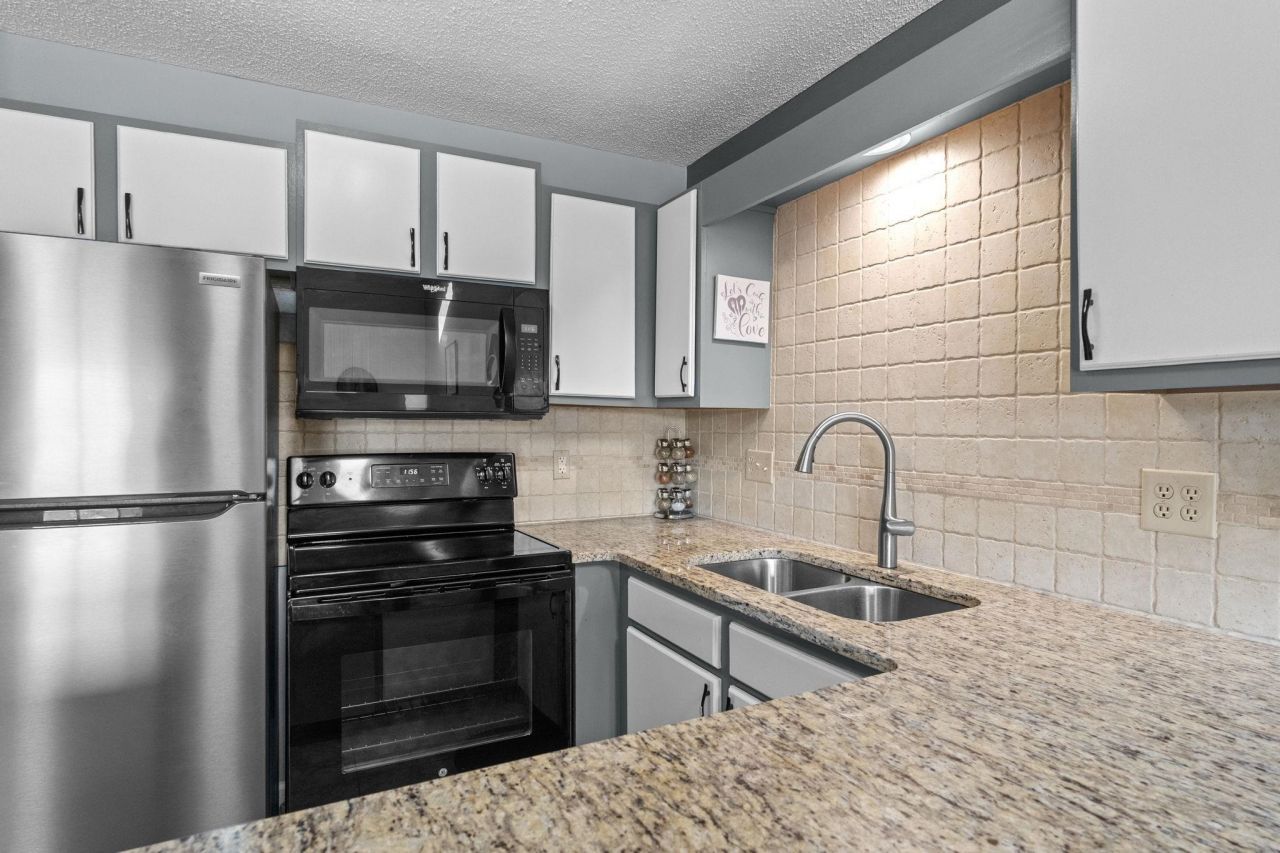 1930 Bent Grass Dr. Photo 21