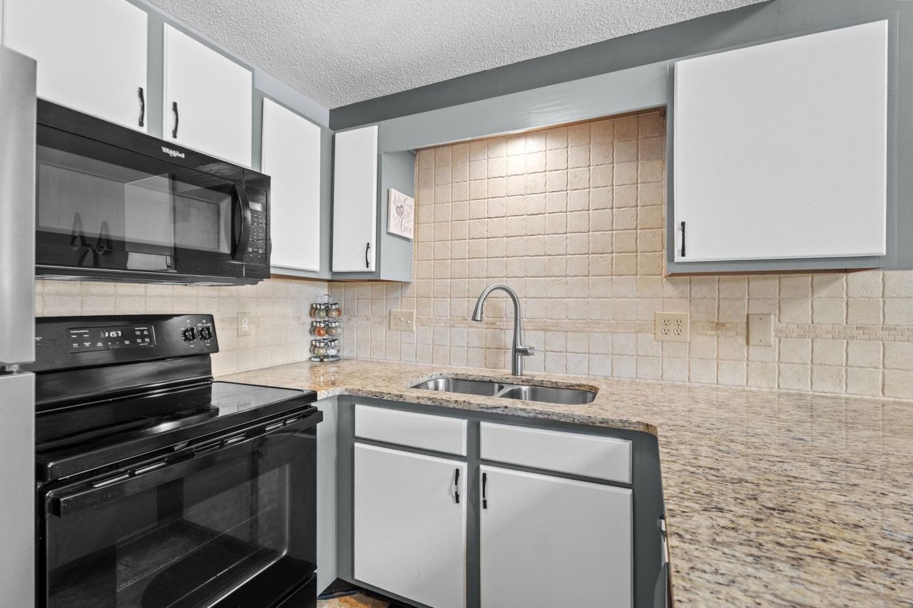 1930 Bent Grass Dr. Photo 23