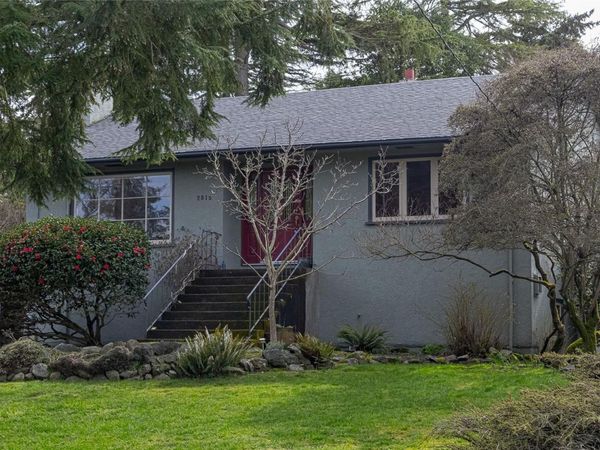 2015 Runnymede Ave , Oak Bay, BC V8S 2V5