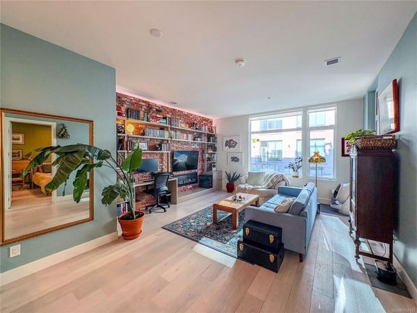 501 Park Pl, Unit 301, Esquimalt, BC V9A 0H3