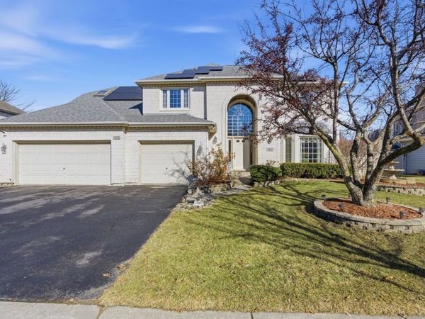 912 Stonebridge Way , Woodridge, IL 60517