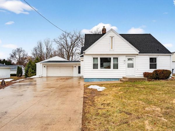 117 N CHERRY STREET, Hortonville, WI 54944