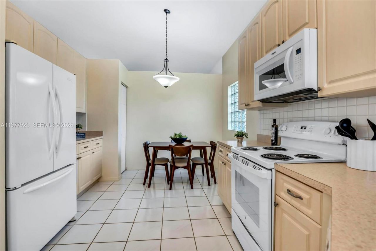 1601 SW 157th Ave, Pembroke Pines, FL 33027 Photo