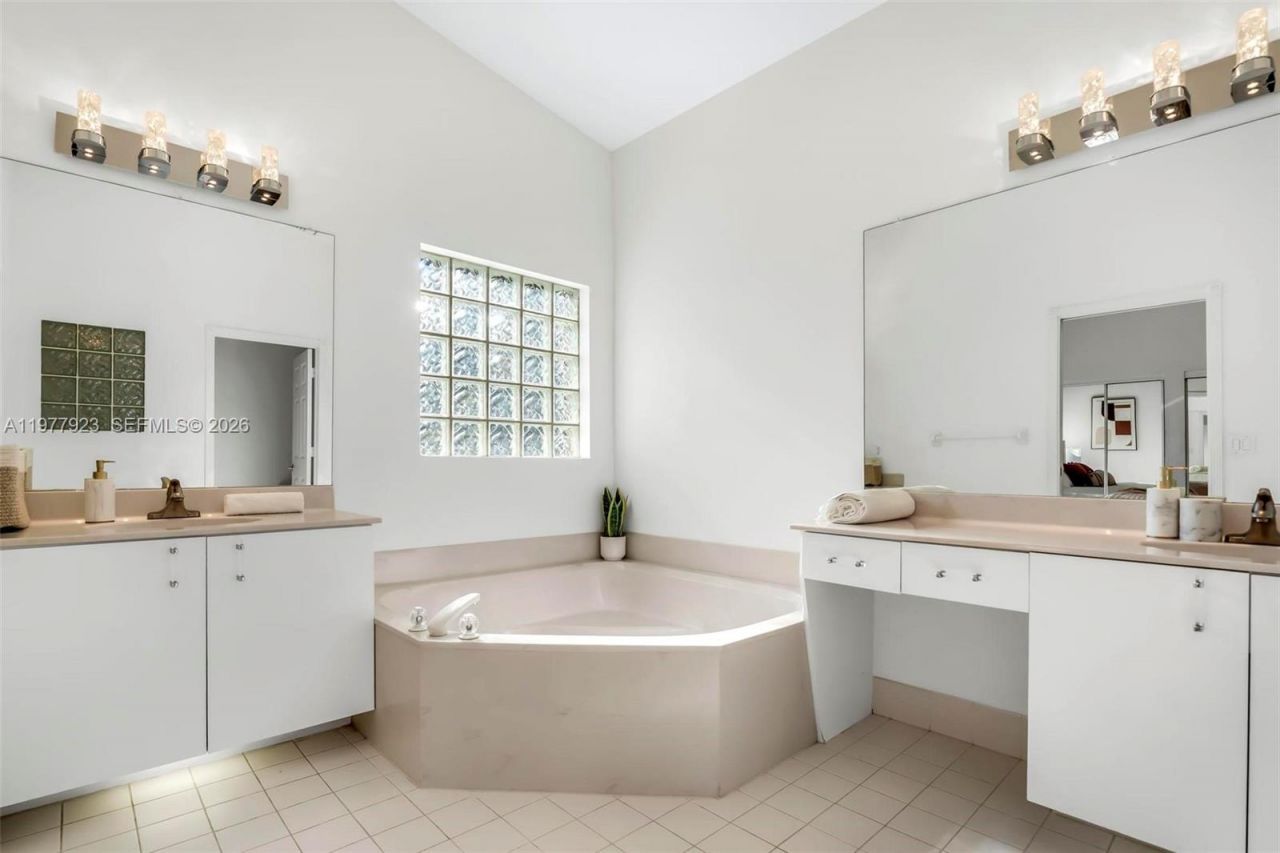 1601 SW 157th Ave, Pembroke Pines, FL 33027 Photo