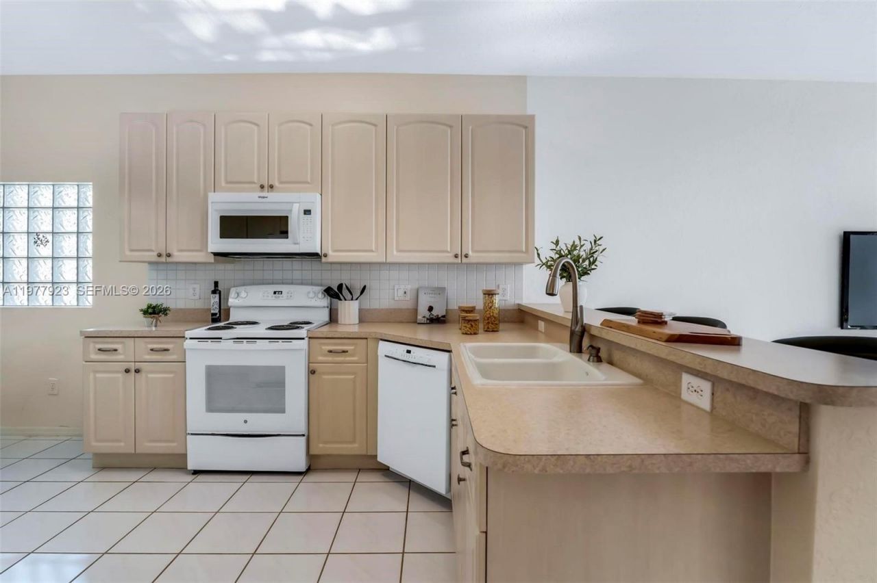 1601 SW 157th Ave, Pembroke Pines, FL 33027 Photo