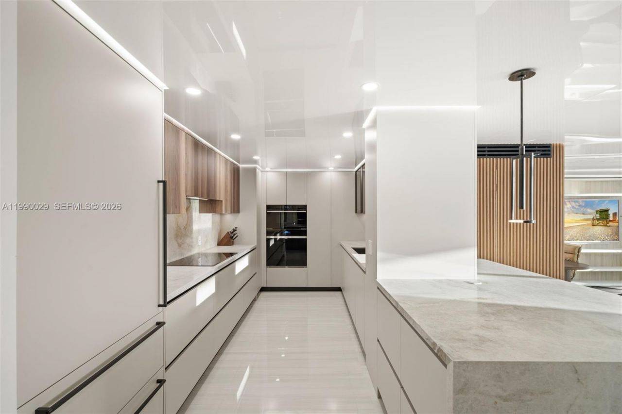 5555 Collins Ave, Unit 16H, Miami Beach, FL 33140 Photo