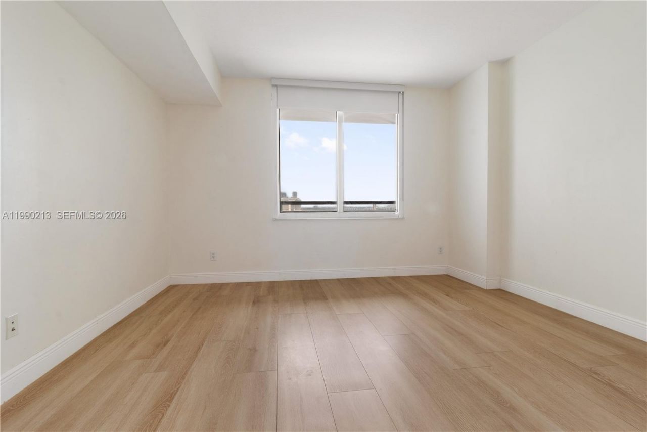 325 S Biscayne Blvd , Unit 1718, Miami Beach, FL 33131 Photo