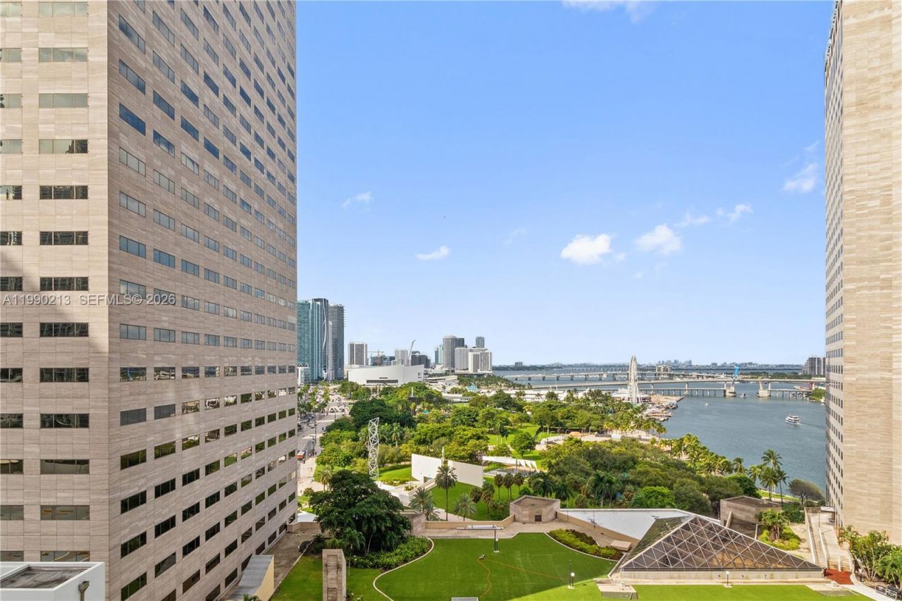 325 S Biscayne Blvd , Unit 1718, Miami Beach, FL 33131 Photo