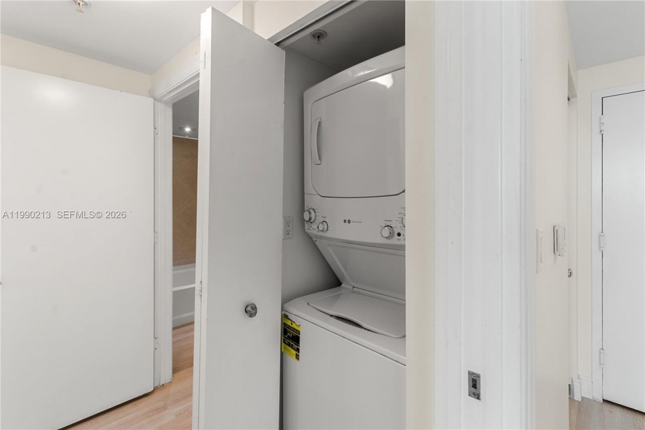 325 S Biscayne Blvd , Unit 1718, Miami Beach, FL 33131 Photo