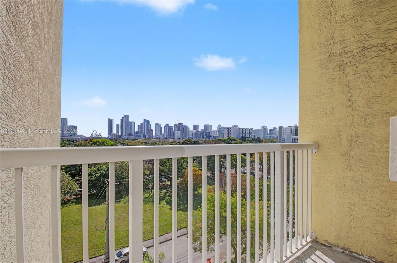 1350 NW 8th Ct , Unit B2-6, Miami, FL 33136 Photo