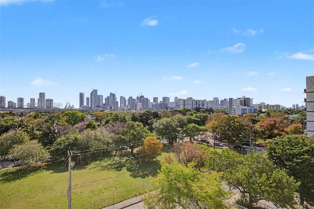 1350 NW 8th Ct , Unit B2-6, Miami, FL 33136 Photo