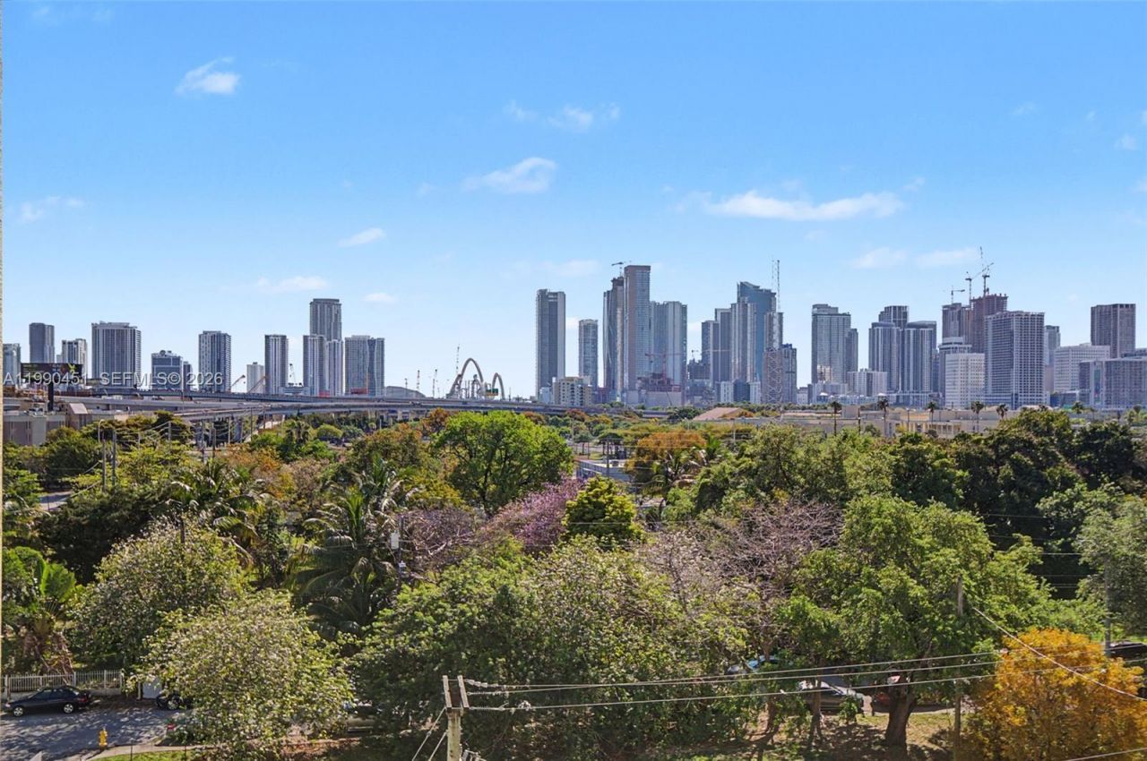 1350 NW 8th Ct , Unit B2-6, Miami, FL 33136 Photo