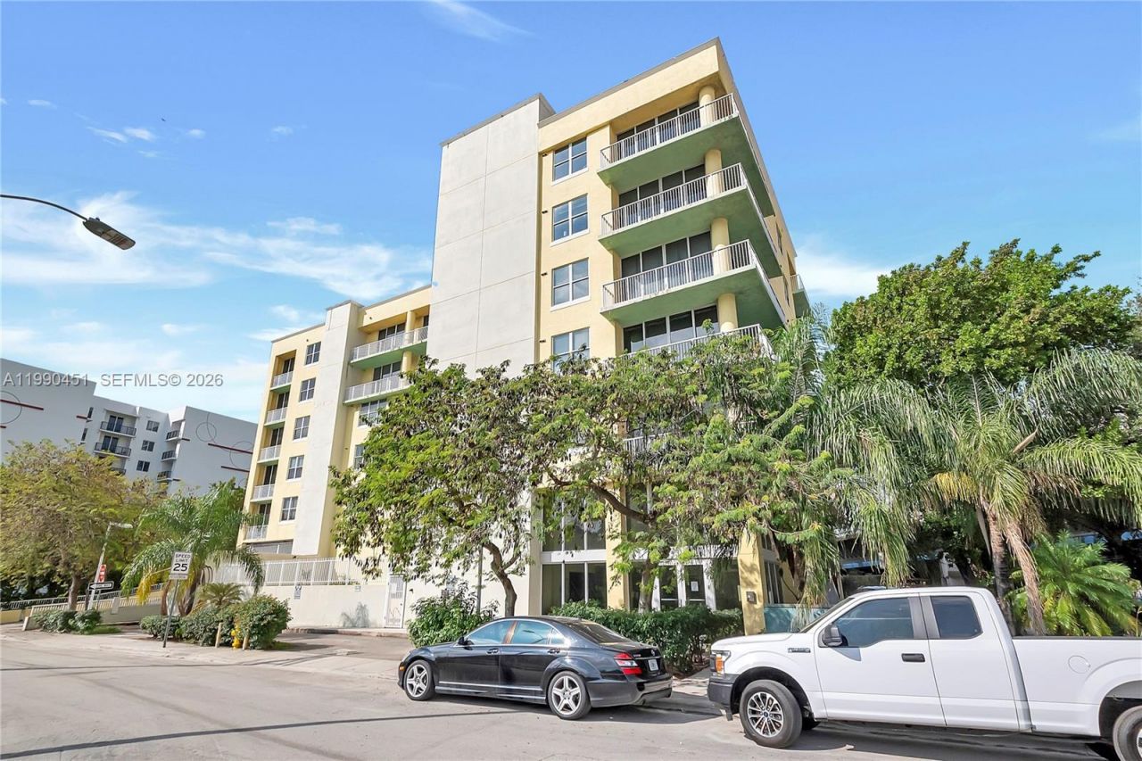 1350 NW 8th Ct , Unit B2-6, Miami, FL 33136 Photo