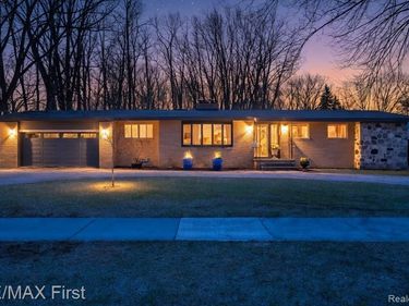 905 W Parker Avenue, Madison Heights, MI 48071