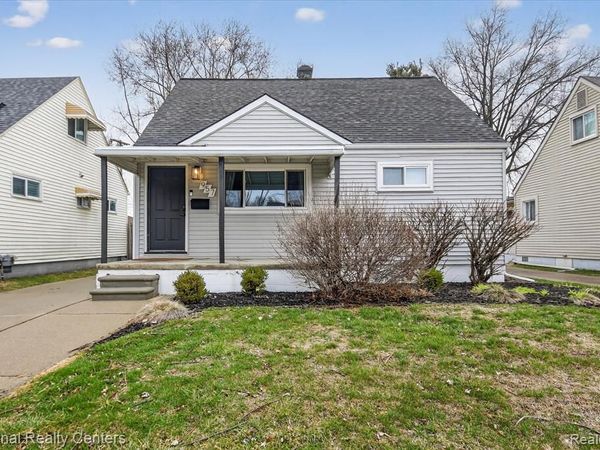 957 E Dallas Avenue, Madison Heights, MI 48071