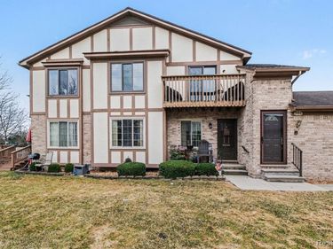 946 Country Club Drive, St. Clair Shores, MI 48082