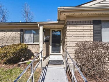 26596 Franklin Pointe Drive, Southfield, MI 48034