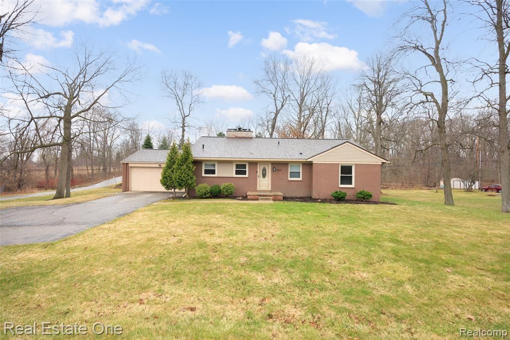 1030 E Silverbell Road, Orion Township, MI 48360 Main Photo