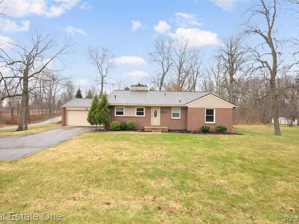 1030 E Silverbell Road, Orion Twp, MI 48360