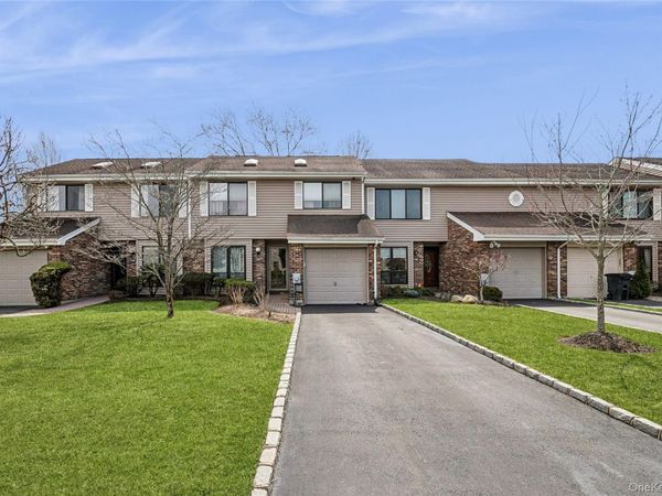 157 Hidden Ponds Circle , Smithtown, NY 11787