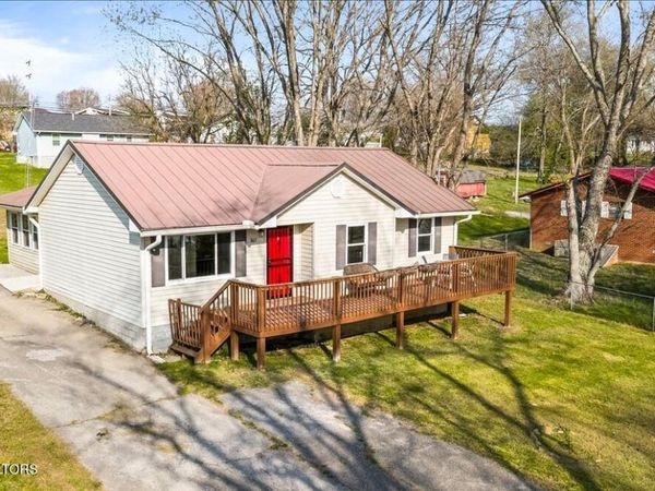 807 S 8th St, LaFollette, TN 37766