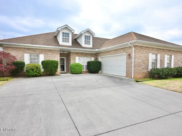 258 Royal Oaks Drive, Maryville, TN 37801
