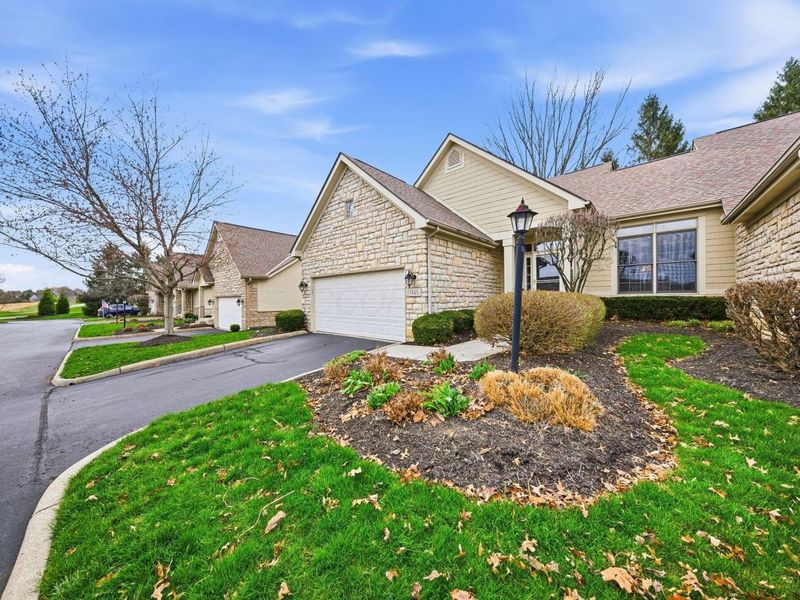 7825 Linksview Circle, Westerville, OH 43082 Photo 2