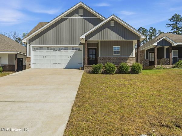 60 N Barnes Field Drive, Hattiesburg, MS 39402
