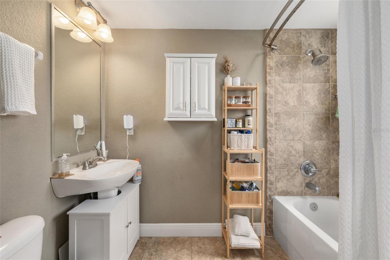 1460 NW 3rd Place, Unit 212, Gainesville, FL 32603 Photo