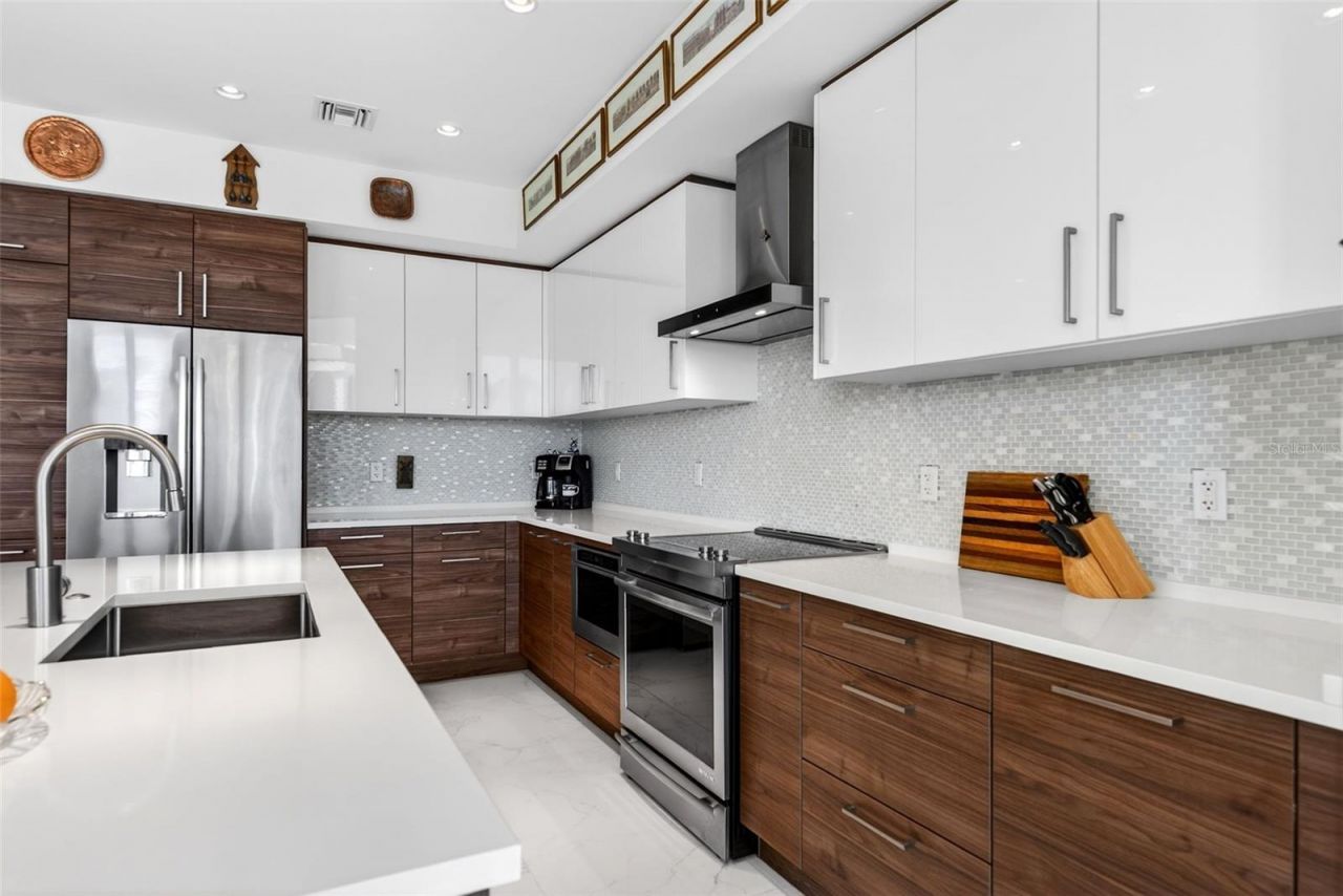 111 S Pineapple Avenue, Unit 806, Sarasota, FL 34236 Photo