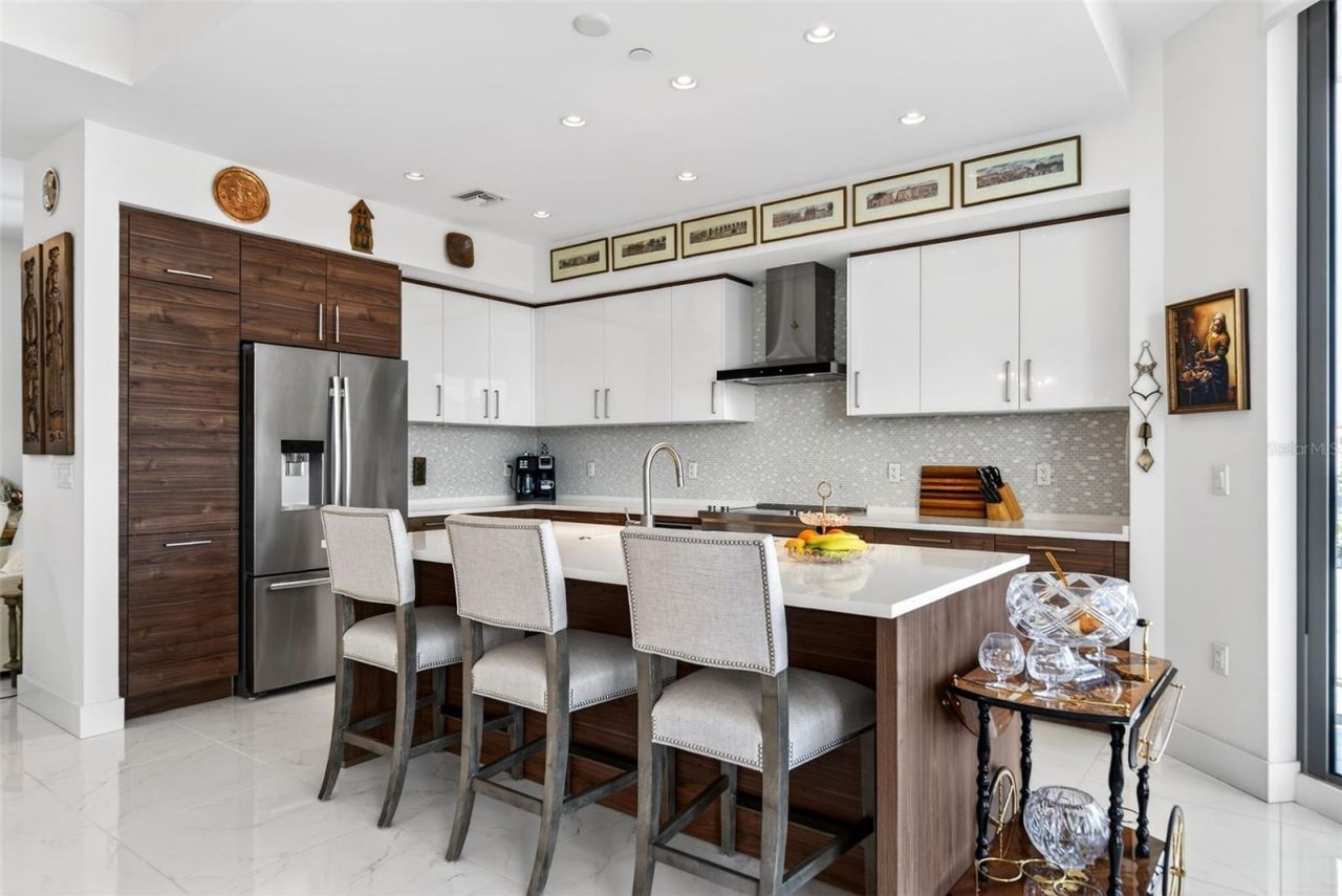 111 S Pineapple Avenue, Unit 806, Sarasota, FL 34236 Photo