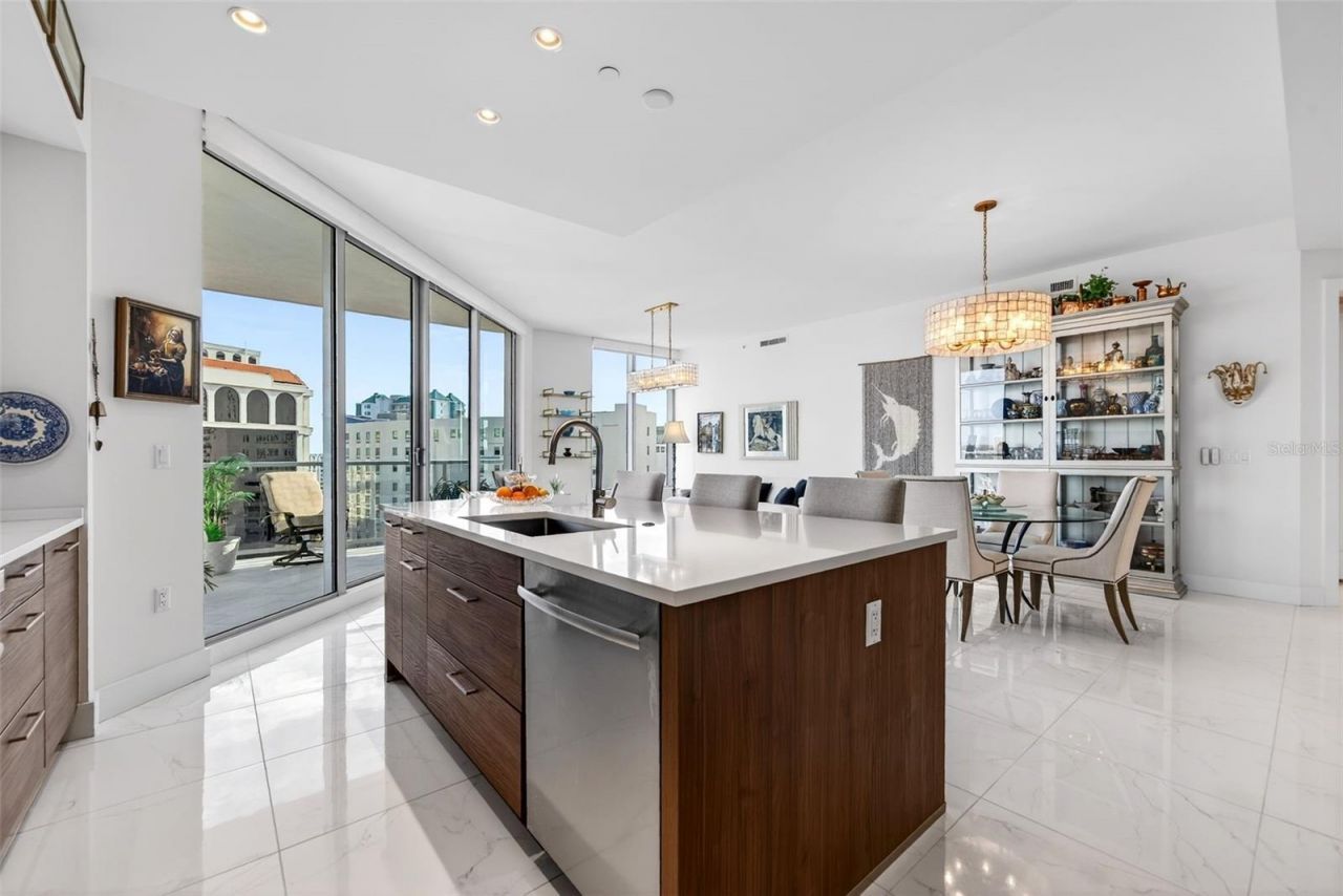 111 S Pineapple Avenue, Unit 806, Sarasota, FL 34236 Photo