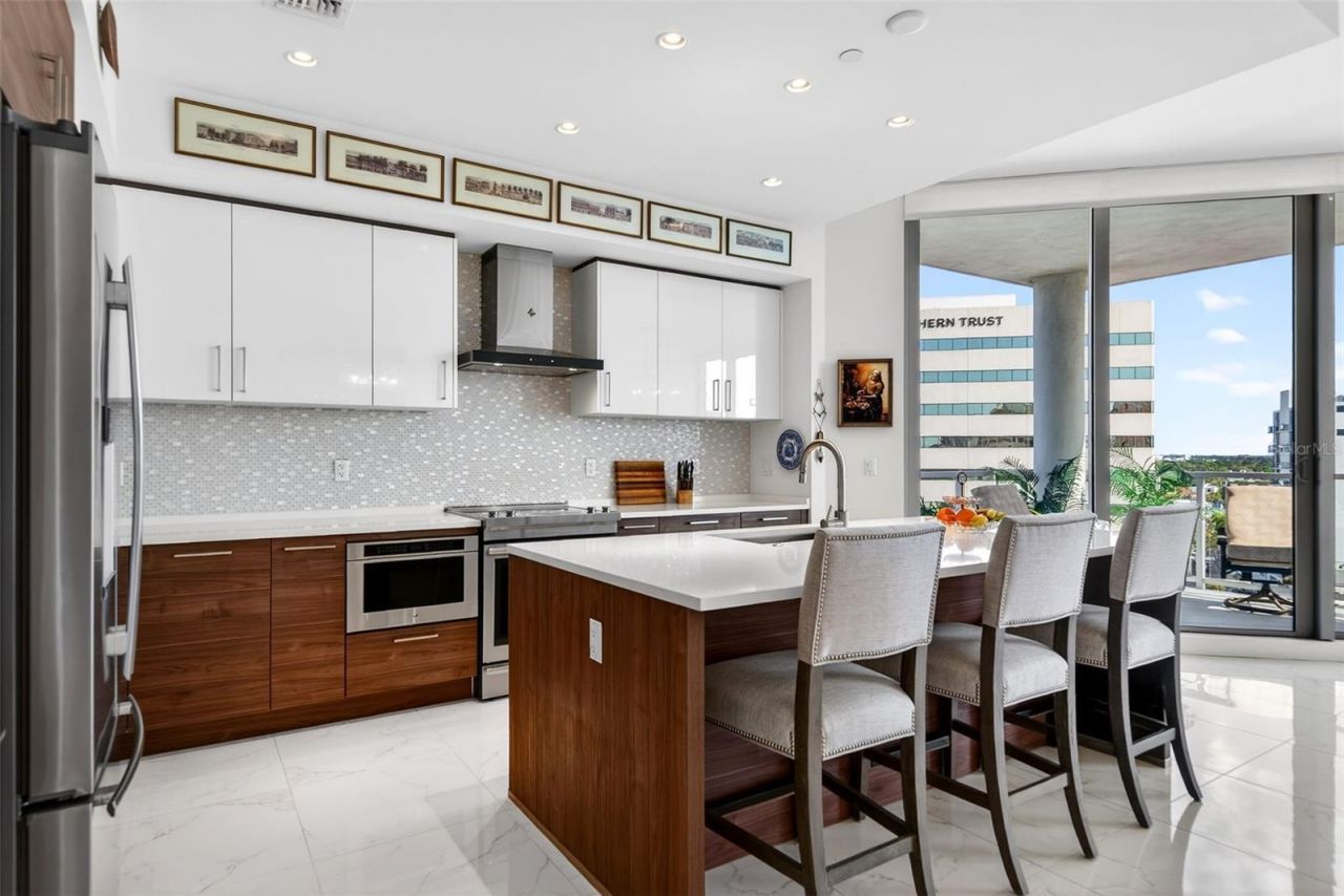 111 S Pineapple Avenue, Unit 806, Sarasota, FL 34236 Photo