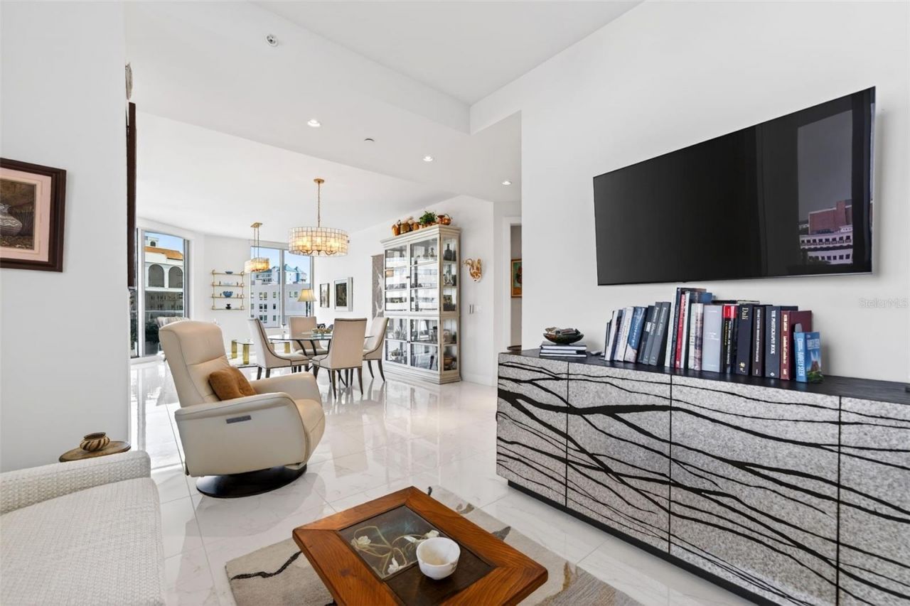 111 S Pineapple Avenue, Unit 806, Sarasota, FL 34236 Photo