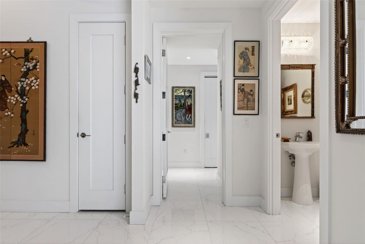 111 S Pineapple Avenue, Unit 806, Sarasota, FL 34236 Photo