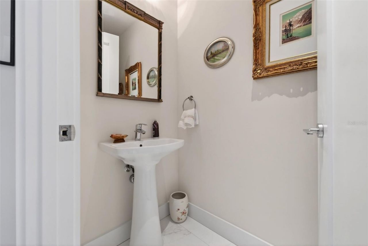 111 S Pineapple Avenue, Unit 806, Sarasota, FL 34236 Photo