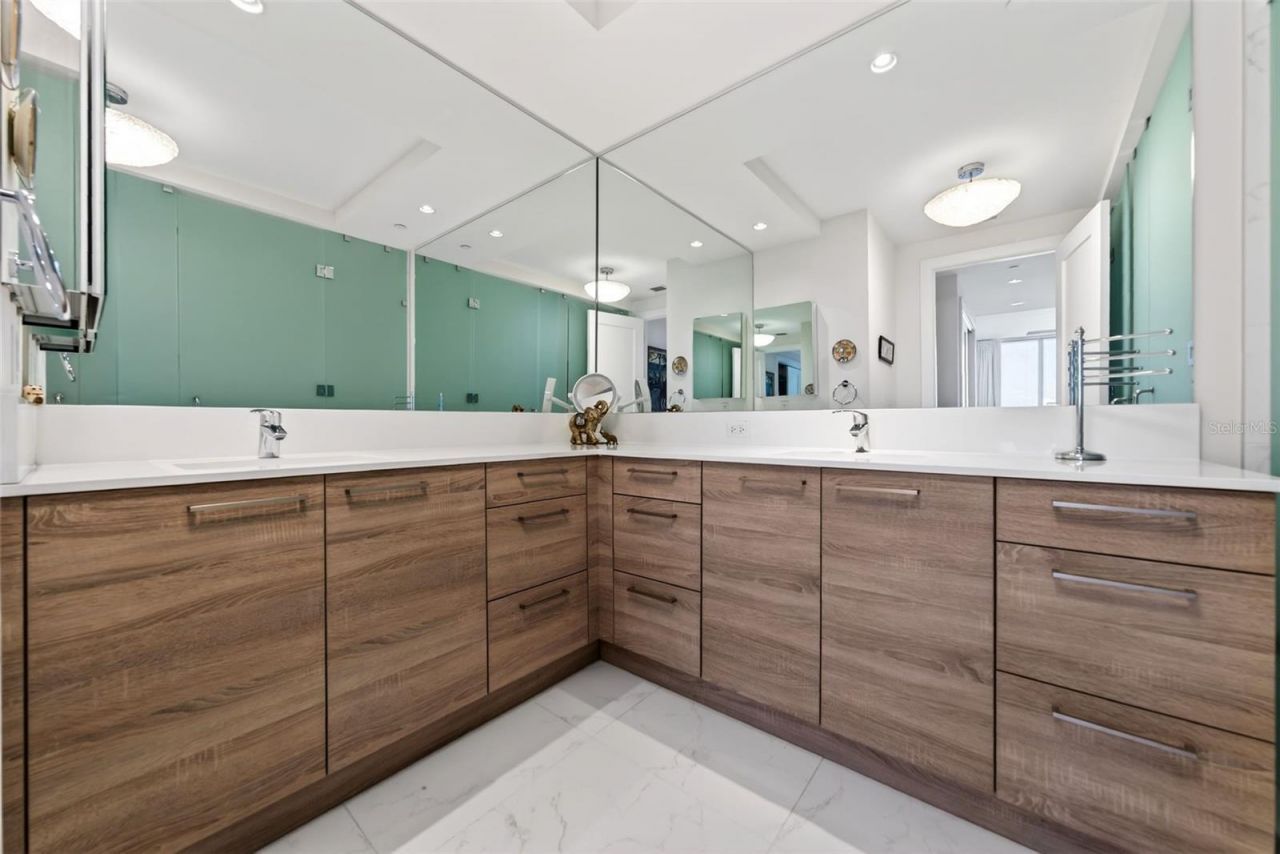 111 S Pineapple Avenue, Unit 806, Sarasota, FL 34236 Photo