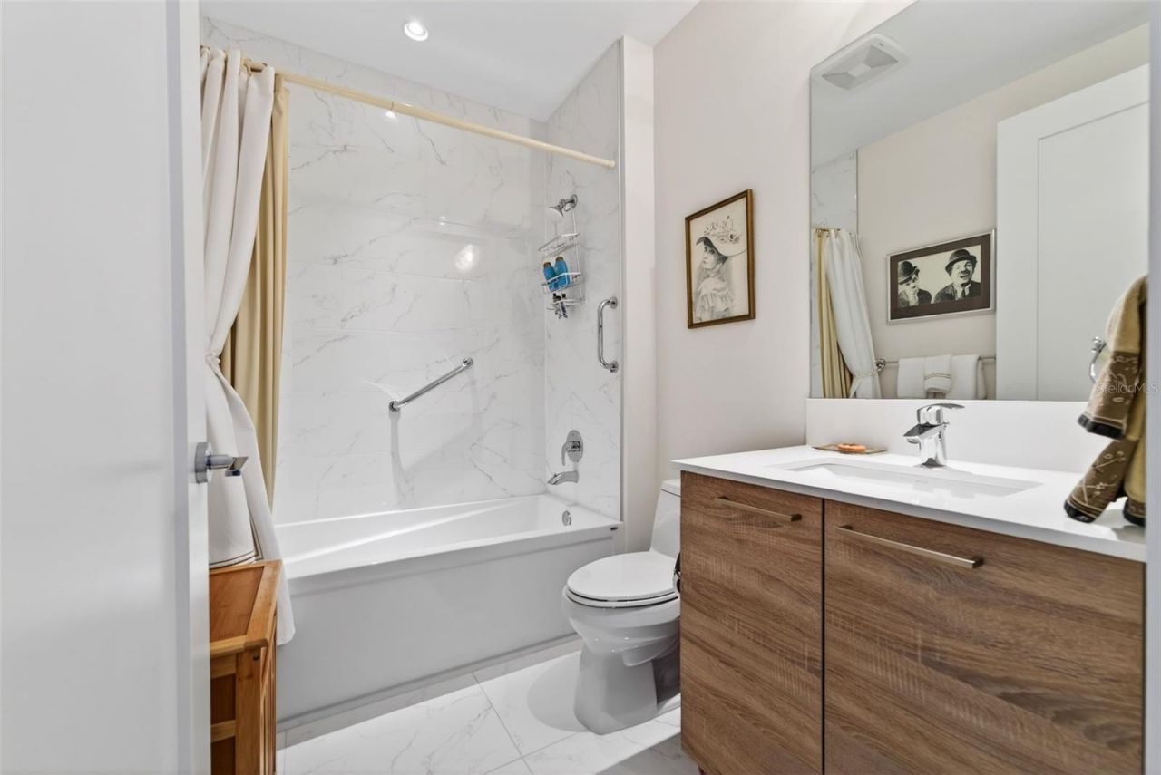 111 S Pineapple Avenue, Unit 806, Sarasota, FL 34236 Photo