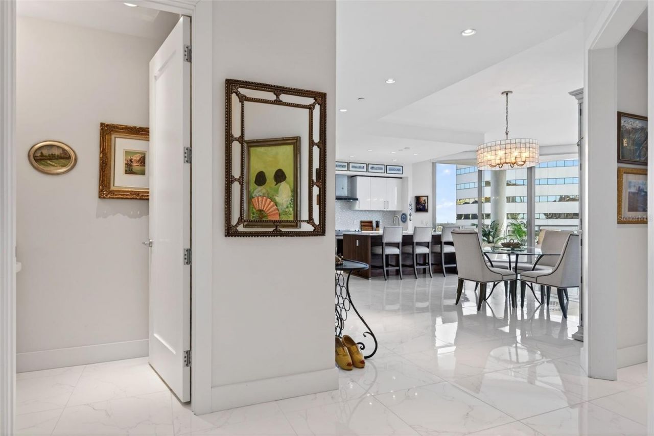 111 S Pineapple Avenue, Unit 806, Sarasota, FL 34236 Photo