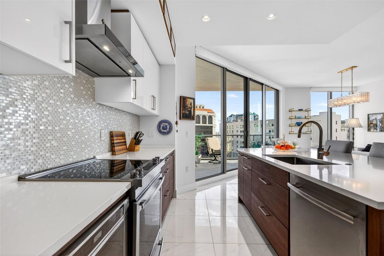 111 S Pineapple Avenue, Unit 806, Sarasota, FL 34236 Photo