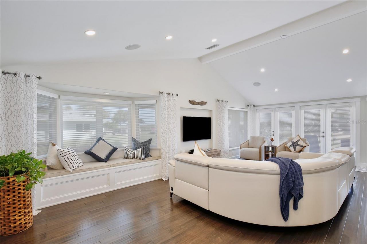 210 N Riverside Drive, Edgewater, FL 32132 Photo