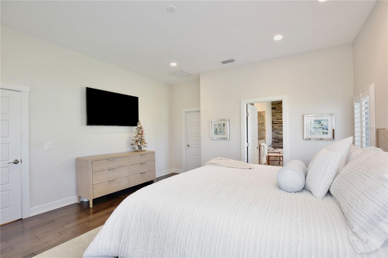 210 N Riverside Drive, Edgewater, FL 32132 Photo