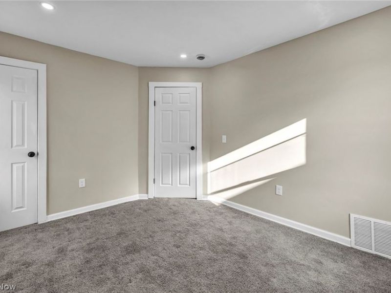 13620 S Parkway Drive, Garfield Heights, OH 44105 Photo 28