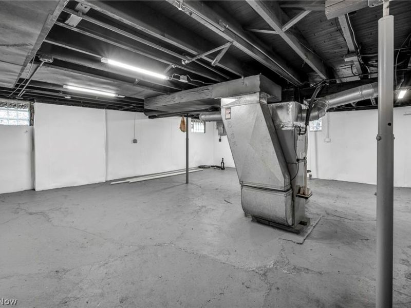 13620 S Parkway Drive, Garfield Heights, OH 44105 Photo 29