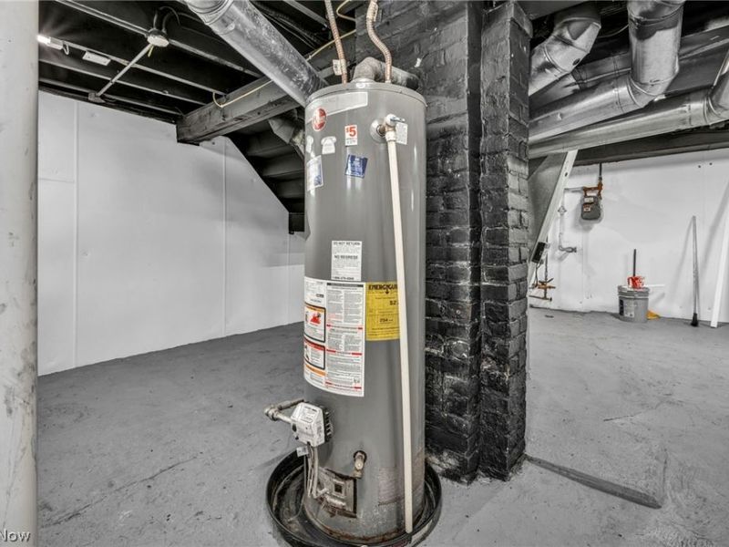 13620 S Parkway Drive, Garfield Heights, OH 44105 Photo 33