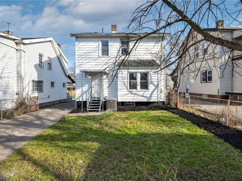 13620 S Parkway Drive, Garfield Heights, OH 44105 Photo 4