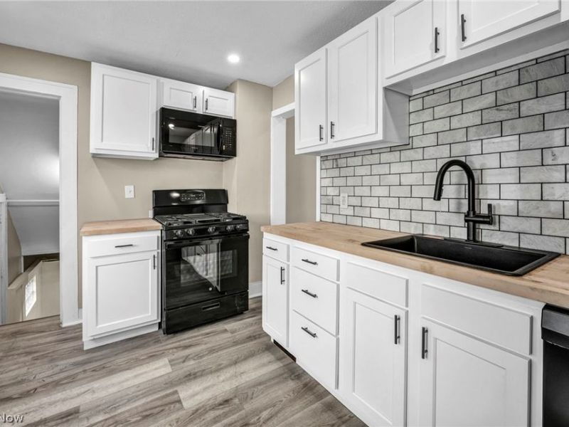 13620 S Parkway Drive, Garfield Heights, OH 44105 Photo 8