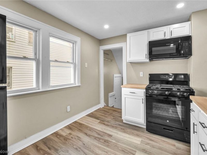 13620 S Parkway Drive, Garfield Heights, OH 44105 Photo 9