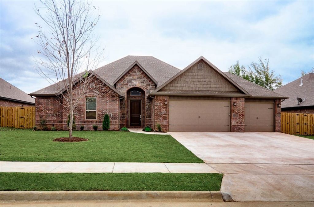 703 SE Fullerton Street, Bentonville, AR 72712 Main Photo