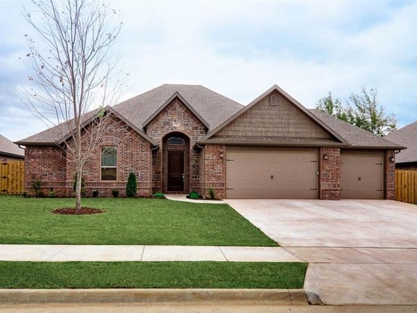 703 SE Fullerton Street, Bentonville, AR 72712